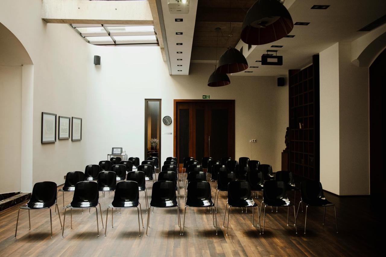 Hotel Monopol วรอตซวาฟ ภายนอก รูปภาพ The interior of the library