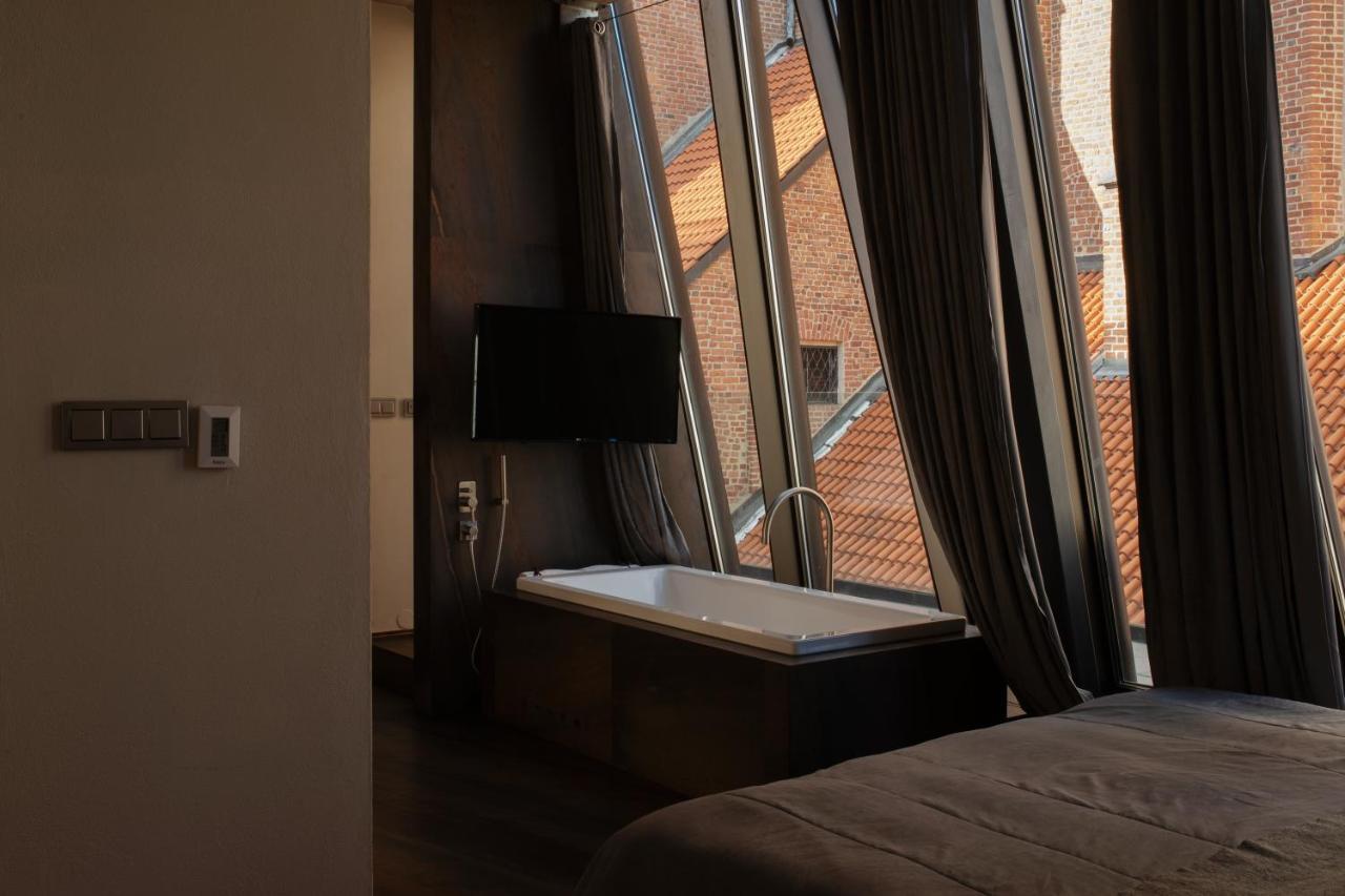 Hotel Monopol วรอตซวาฟ ภายนอก รูปภาพ A bathtub in a hotel room