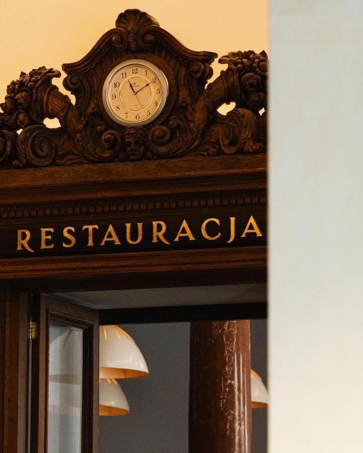 Hotel Monopol วรอตซวาฟ ภายนอก รูปภาพ Restauracja sign