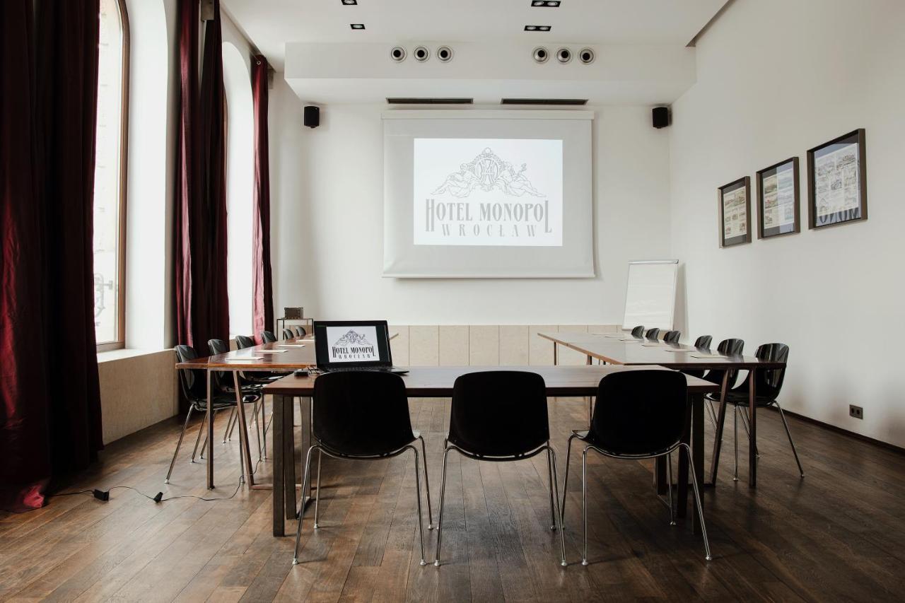 Hotel Monopol วรอตซวาฟ ภายนอก รูปภาพ The Institute's library
