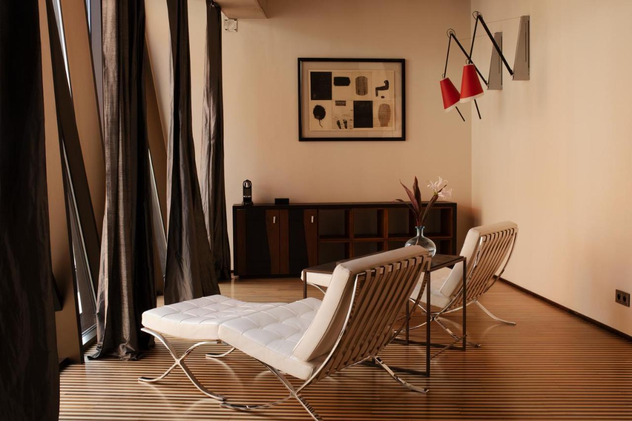 Hotel Monopol วรอตซวาฟ ภายนอก รูปภาพ A room with a high ceiling